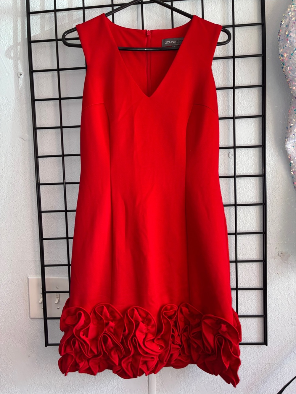 Donna Ricco Red V-Neck Sleeveless Mini Dress with Ruffle Hem